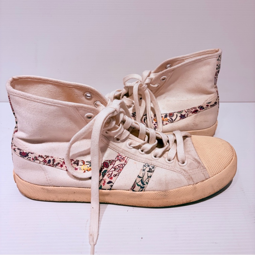 Gola Cream & Floral Canvas High-Top Sneakers - Women's Size 9